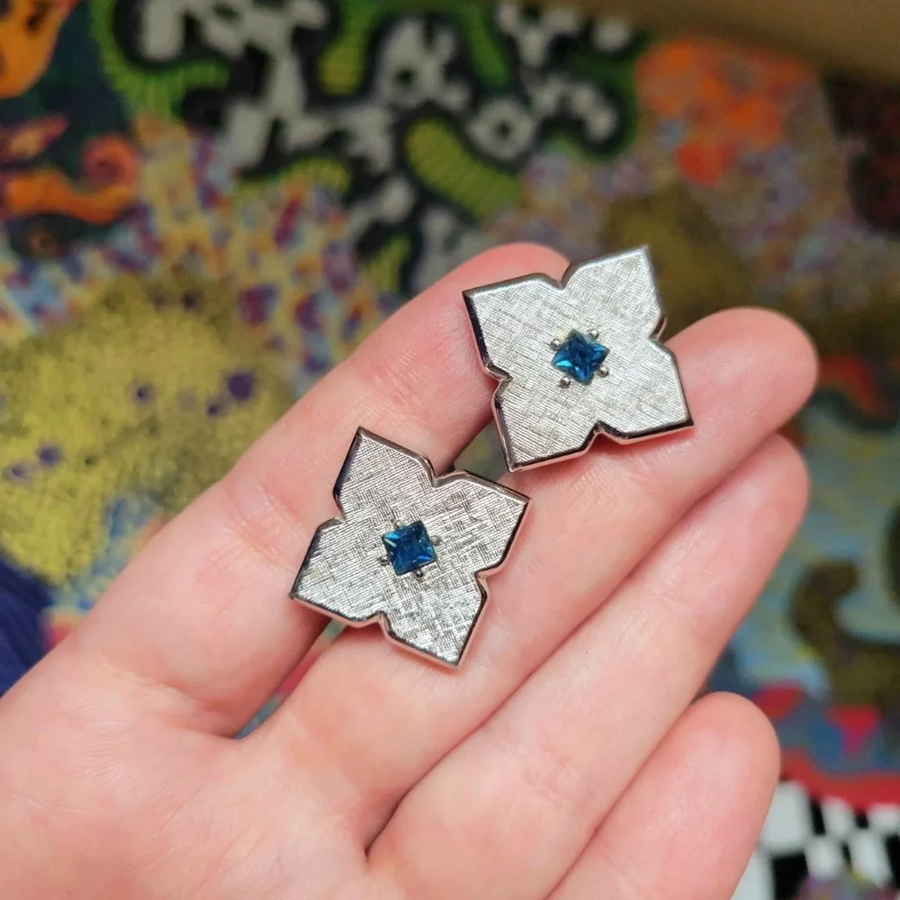 Vintage Swank Pair of Silver & Royal Blue Clover Cuff Links